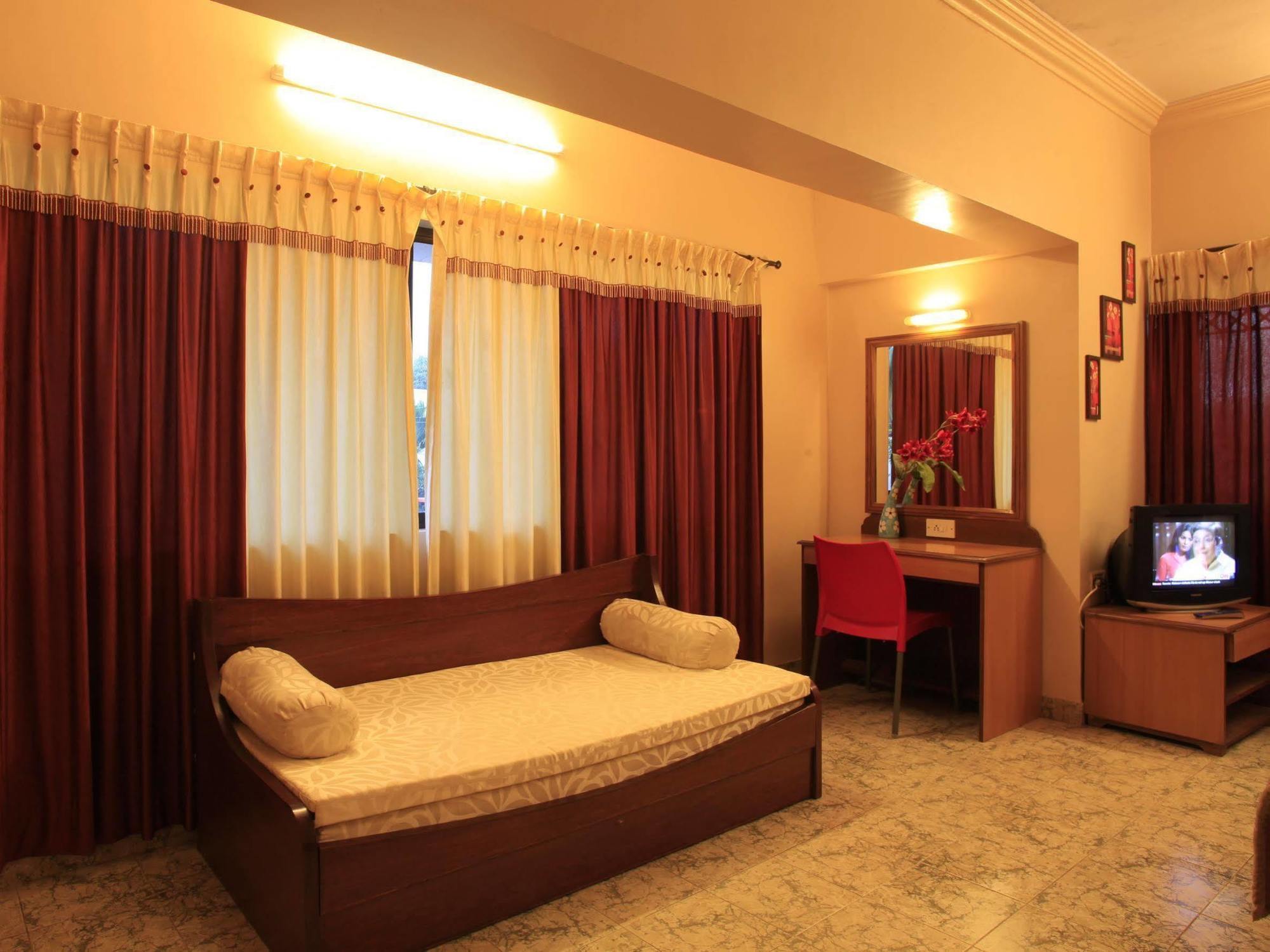 Hotel Sahyadri Алибаг Екстериор снимка